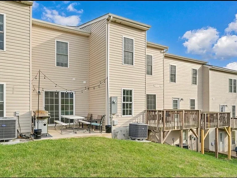 6810 Village Green Dr — Photo 20