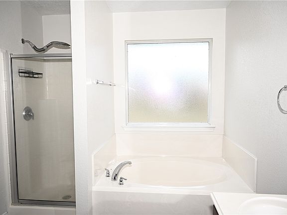 5th image of 1001 Fallbrook Loop