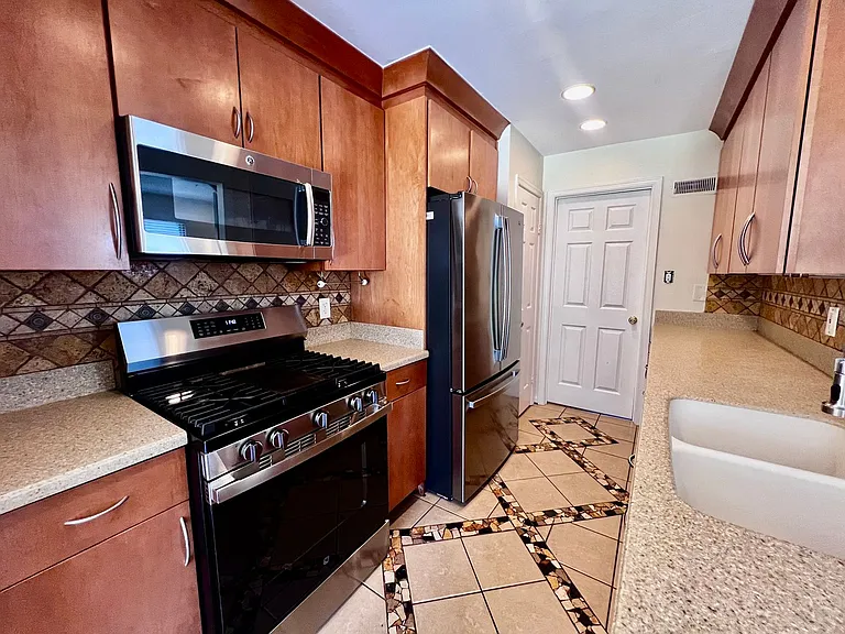 1611 Slidell Ln — Photo 4