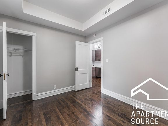 5th image of 2701 N Sacramento Ave Floor 1