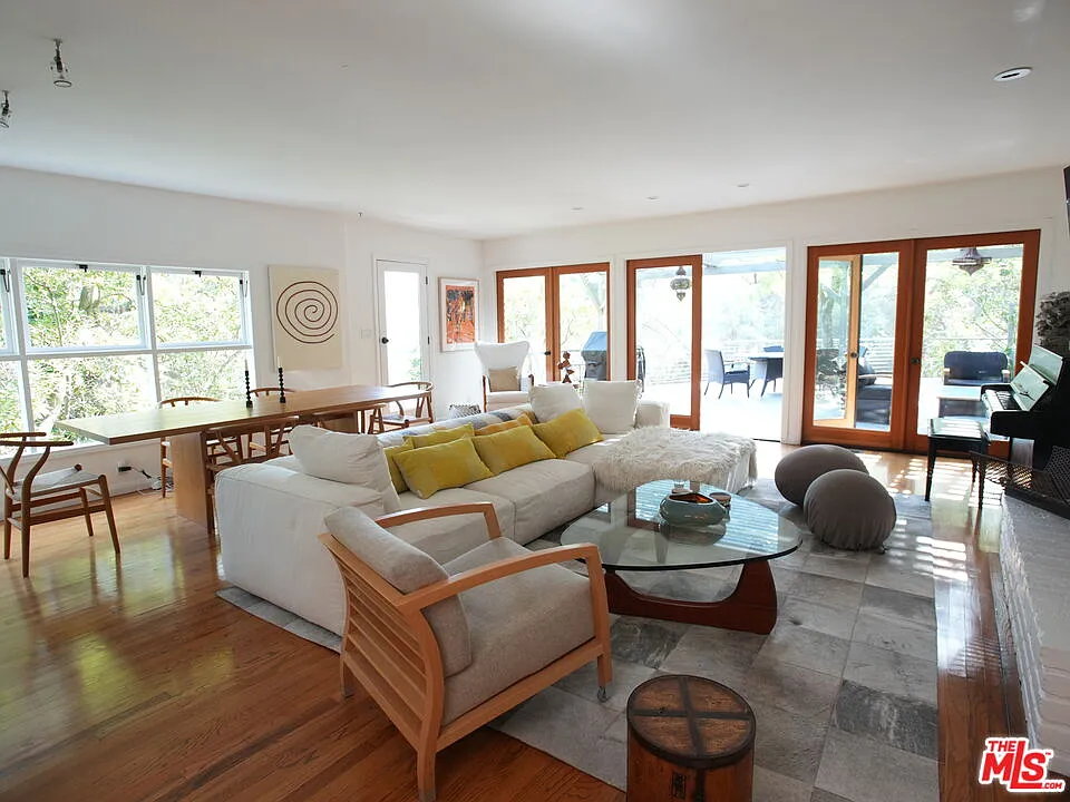 3 bed, 2.0 bath, 2090 sqft, $10,500 — Photo 3