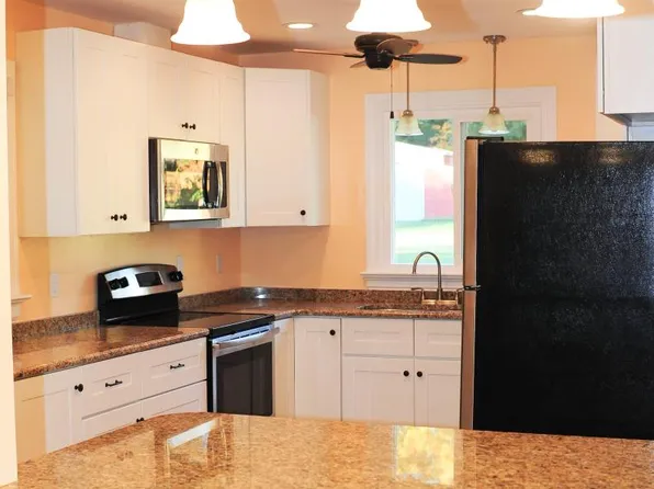 706 Nottoway Ave, Blackstone, VA 23824