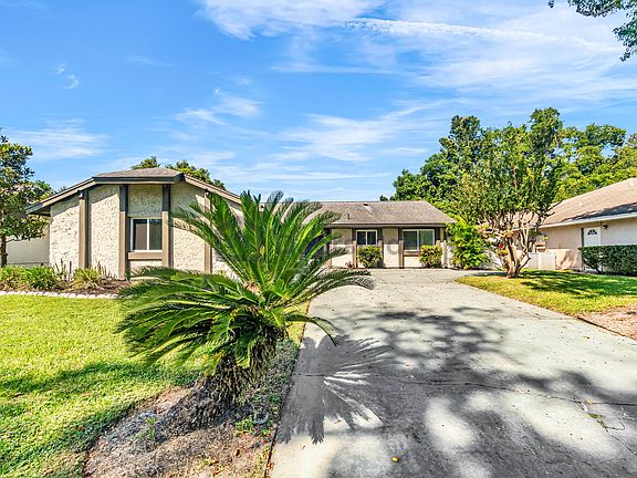 2nd image of 320 N Cypress Way