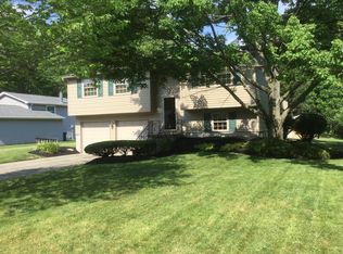 1311 Cedarwood Dr, Mineral Ridge, OH
