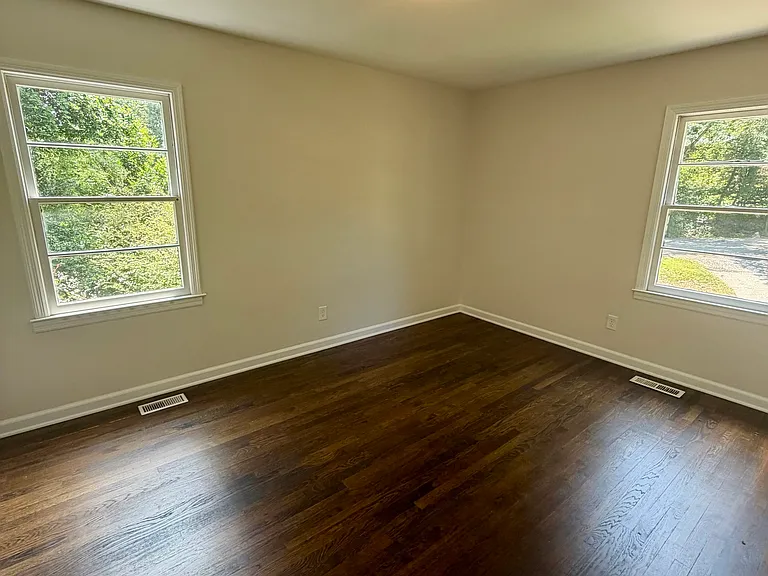 107 Stanley Ter — Photo 28