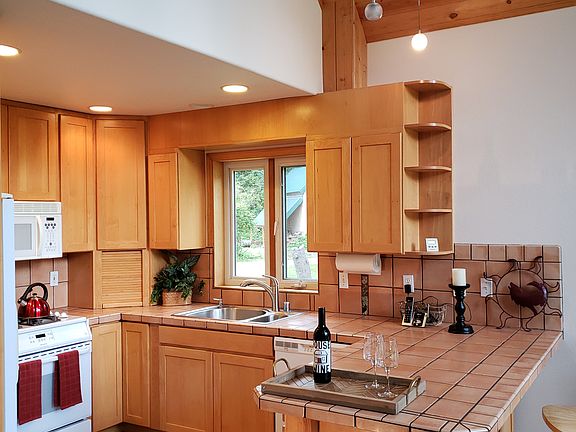 kitchen with dining bar