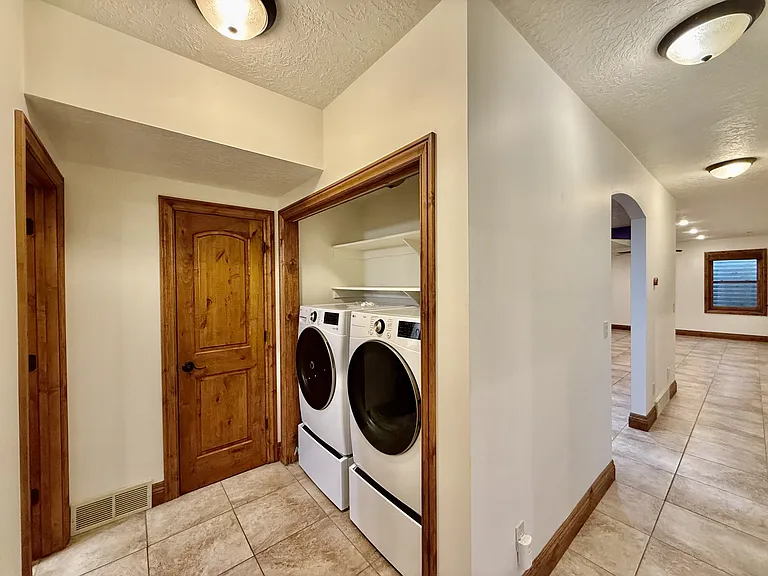 6819 S Greenfield Way — Photo 15