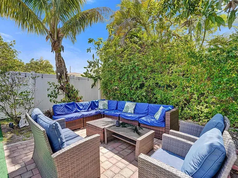 712 SW 7th Ter — Photo 46