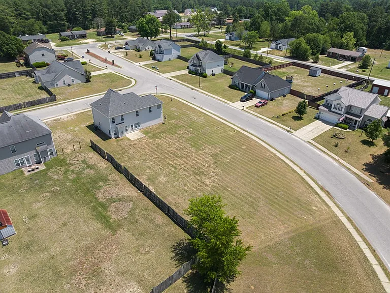 121 Feathers Ln — Photo 34