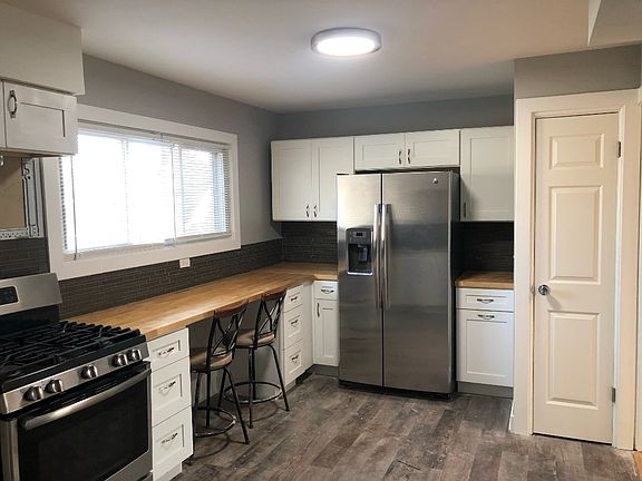 2nd image of 6141 N Hermitage Ave APT 2D