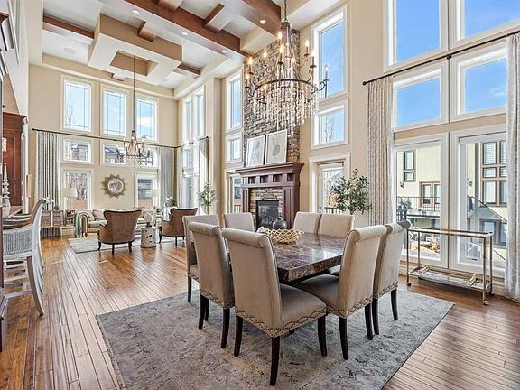 2nd image of 36 S Ascot Rise SW