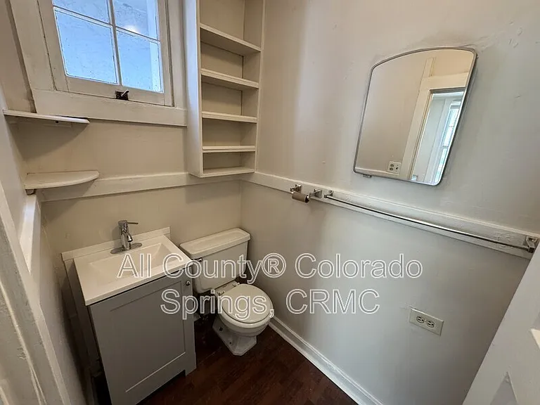 215 E Dale St — Photo 10