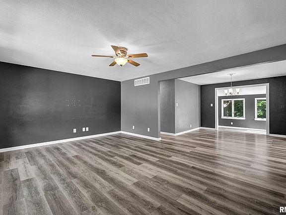 3rd image of 109 Pebble Ct