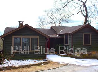 340 W Huckleberry Rd, Hendersonville, NC 28792