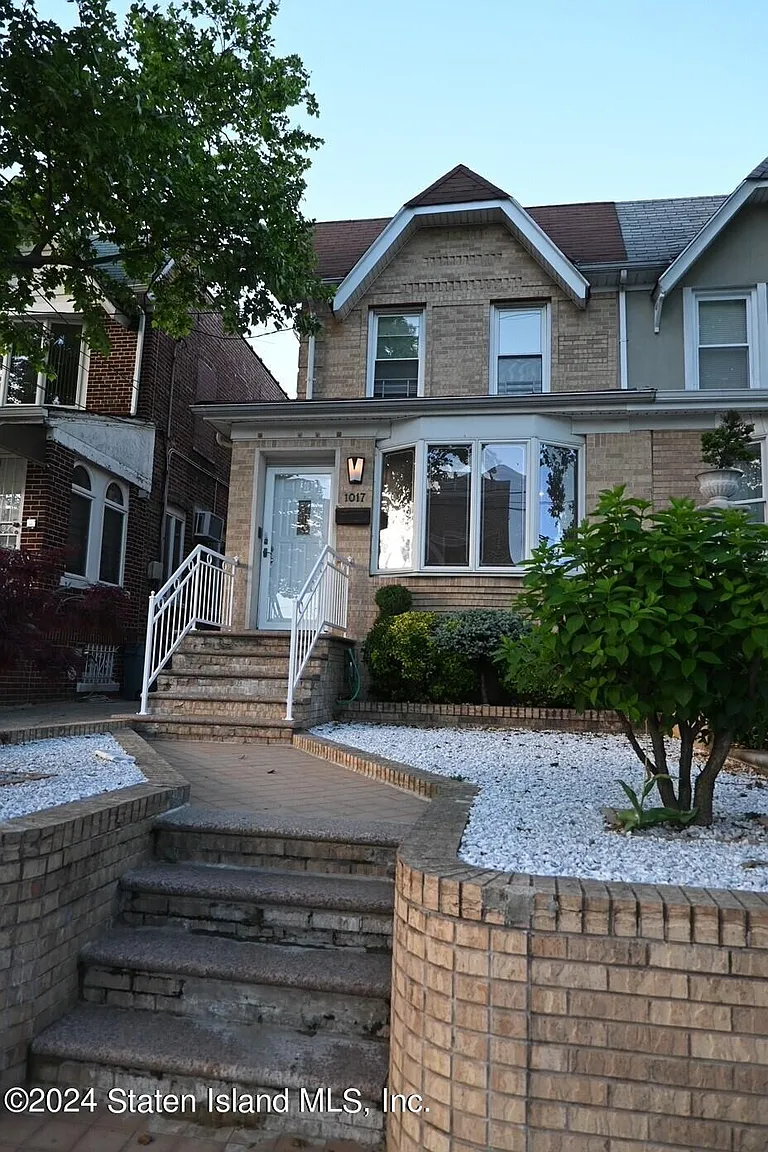 1017 79th St photo 1