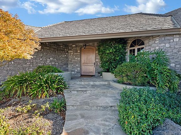 2nd image of 831 Union Heights Dr