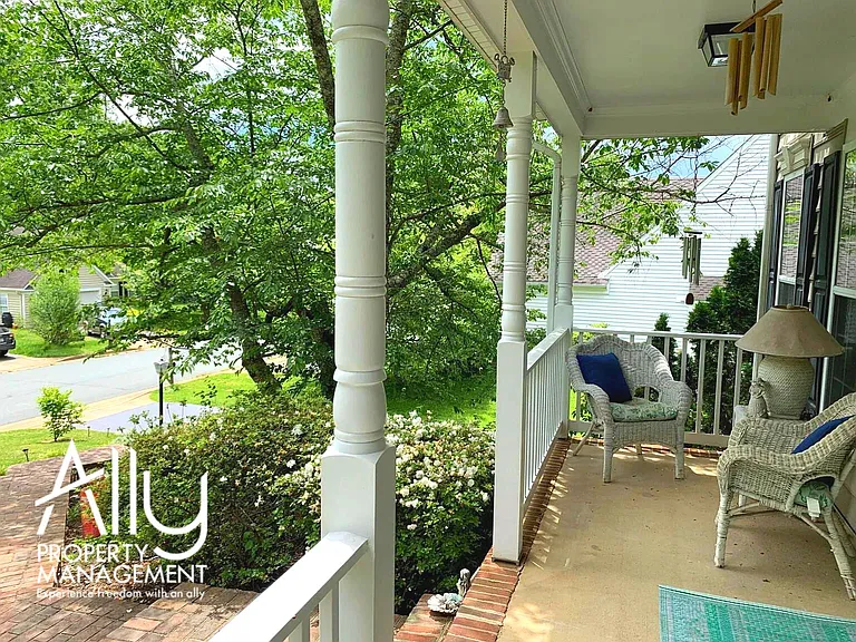 1236 Raintree Dr — Photo 5