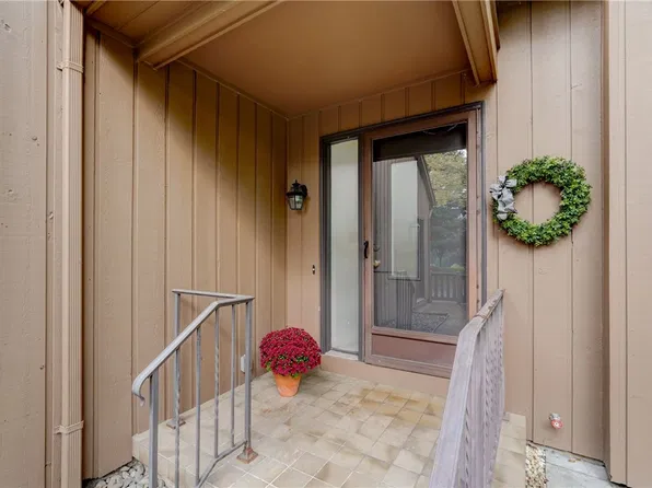 34 Sky Ridge Dr, Rochester, NY 14625