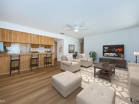 3rd image of 16414R Bonneville Dr
