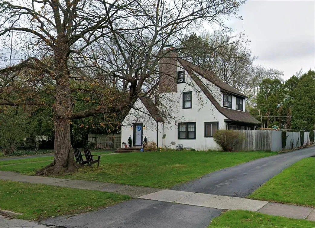 3 bed, 1.5 bath, 1319 sqft, $2,500 — Photo 2