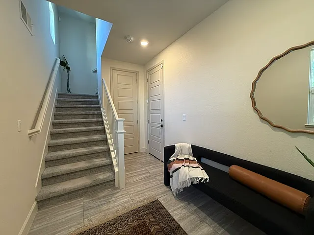 2 bed, 2.5 bath, 1514 sqft, $4,200 — Photo 2