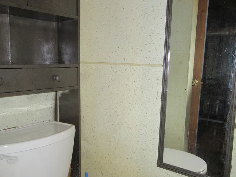 1013 Saint Dunstans Rd — Photo 14