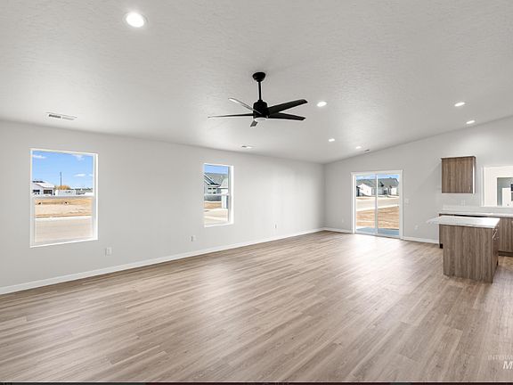 3rd image of 2990 N Waterbrook Ave