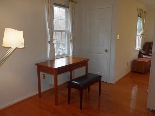 3126 Borge St, Oakton, VA 22124