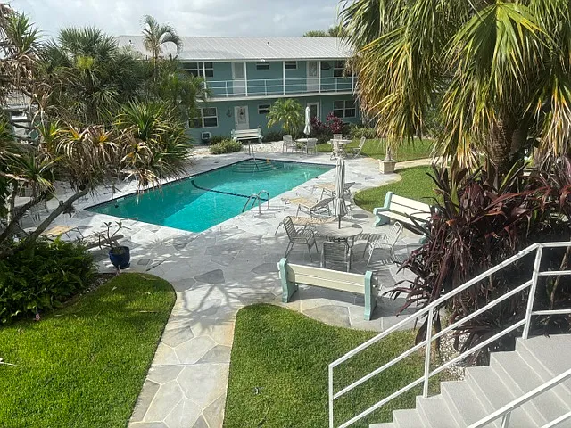 400 Northlake Ct #204