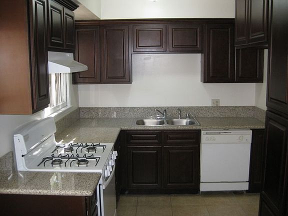 3rd image of 342 N Kenwood St