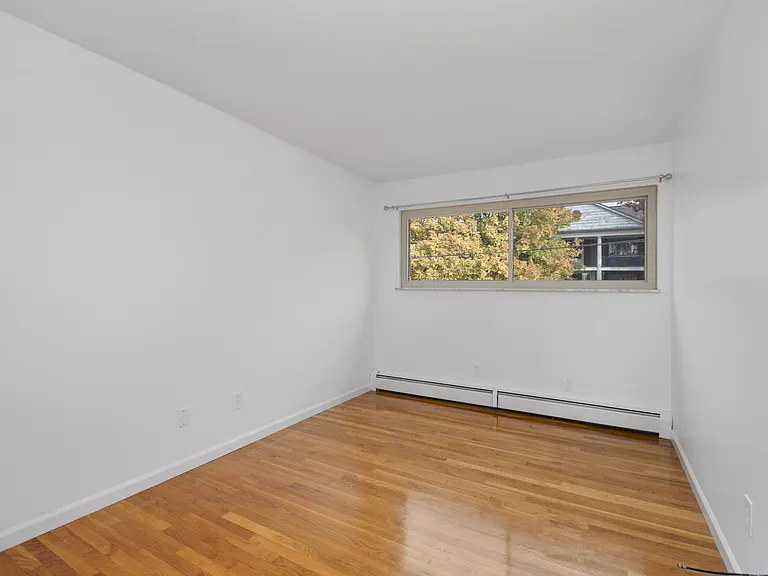 2821 Griffiths Ave-7010 2821 Griffiths Ave-7010