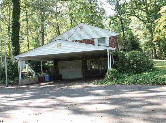 3rd image of 12 Acorn Dr