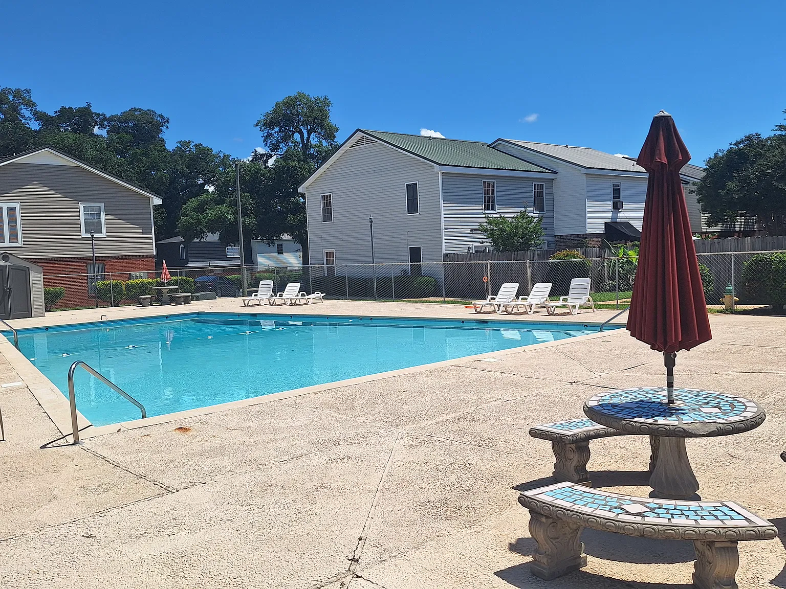4 bed, 2.5 bath, 1850 sqft, $1,850 — Photo 2