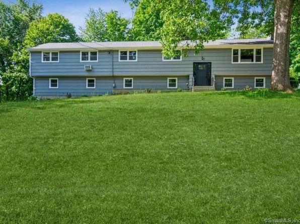 11 Colonial Drive, North Haven, CT 06473
