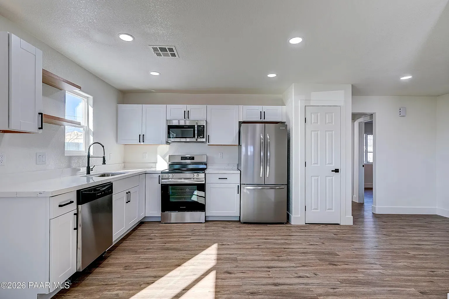 3164 N Yavapai Rd — Photo 2