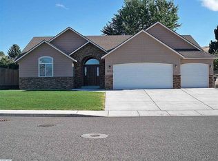 1903 W 39th Ave, Kennewick, WA 99337