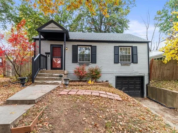 101 E Pocahontas Ln, Kansas City, MO 64114