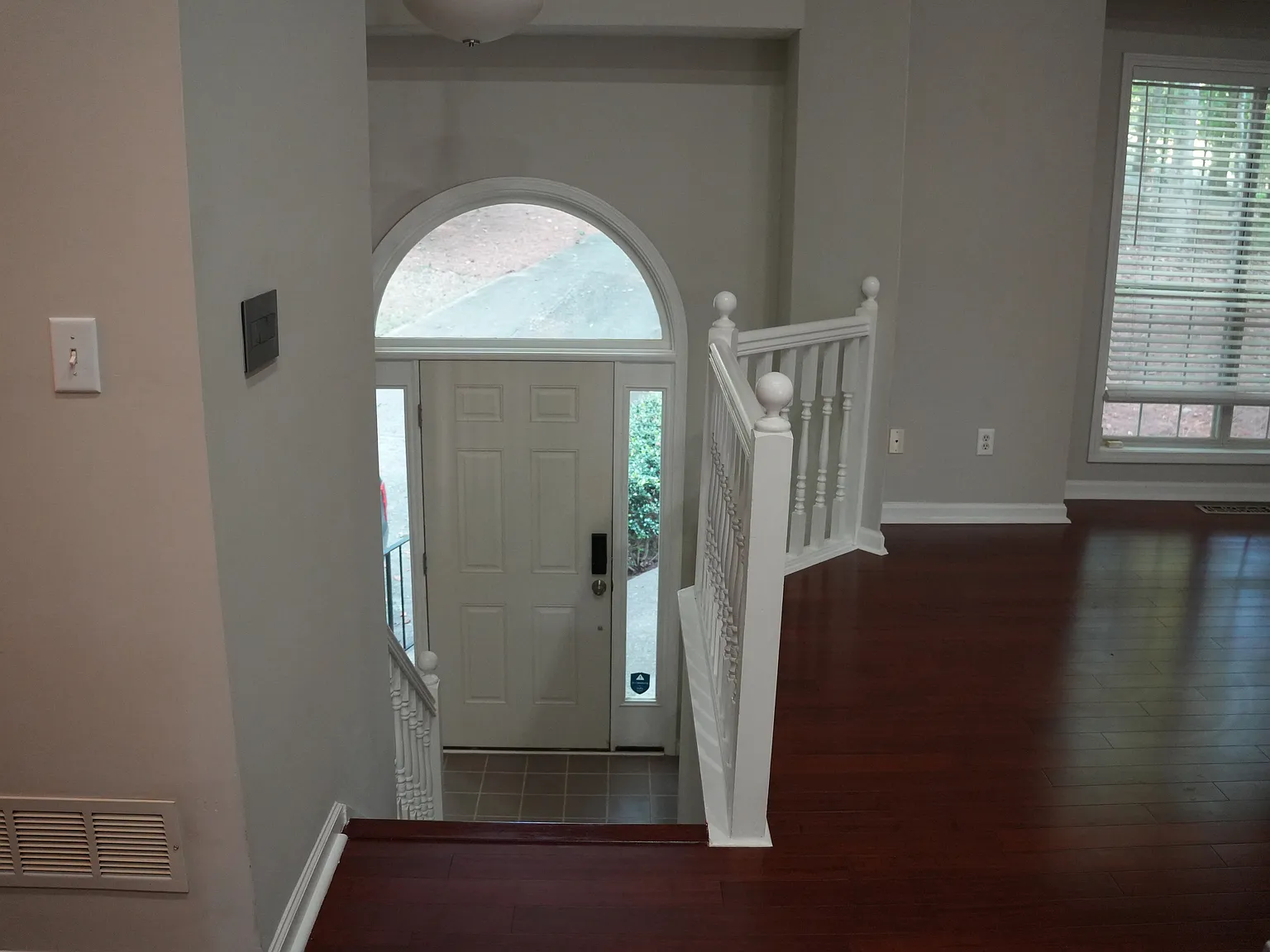 4 bed, 2474 sqft, $2,900 — Photo 2