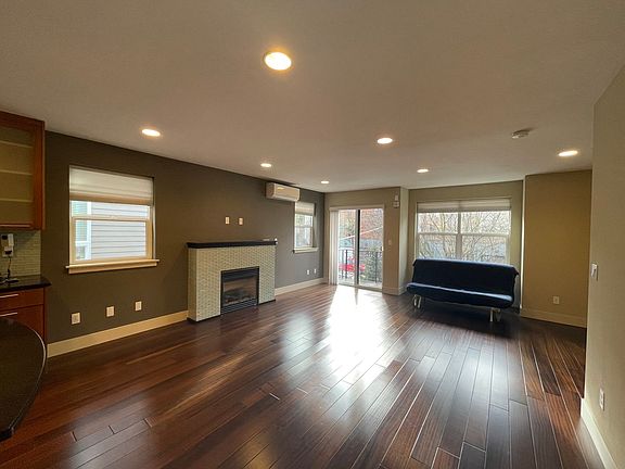 3rd image of 6828A Oswego Pl NE