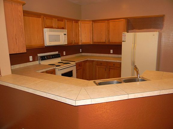 Kitchen with all appliances