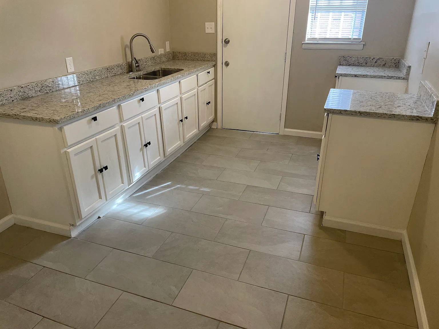 Cute 2/1 MHA Approved DUPLEX — Photo 3