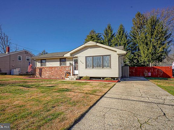 3rd image of 416 Wedgewood Dr