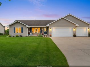 3166 Egan Ln, Green Bay, WI 54311