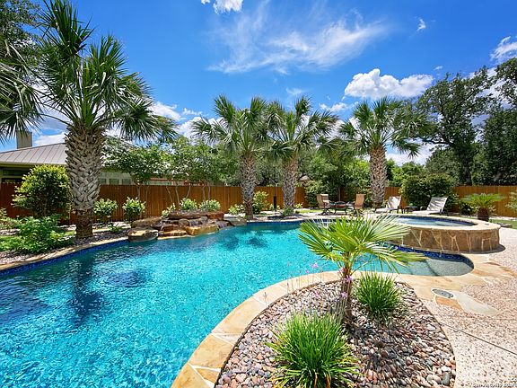 4th image of 210 PERSIMMON POND