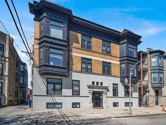 2nd image of 2548 N Burling St APT 1S