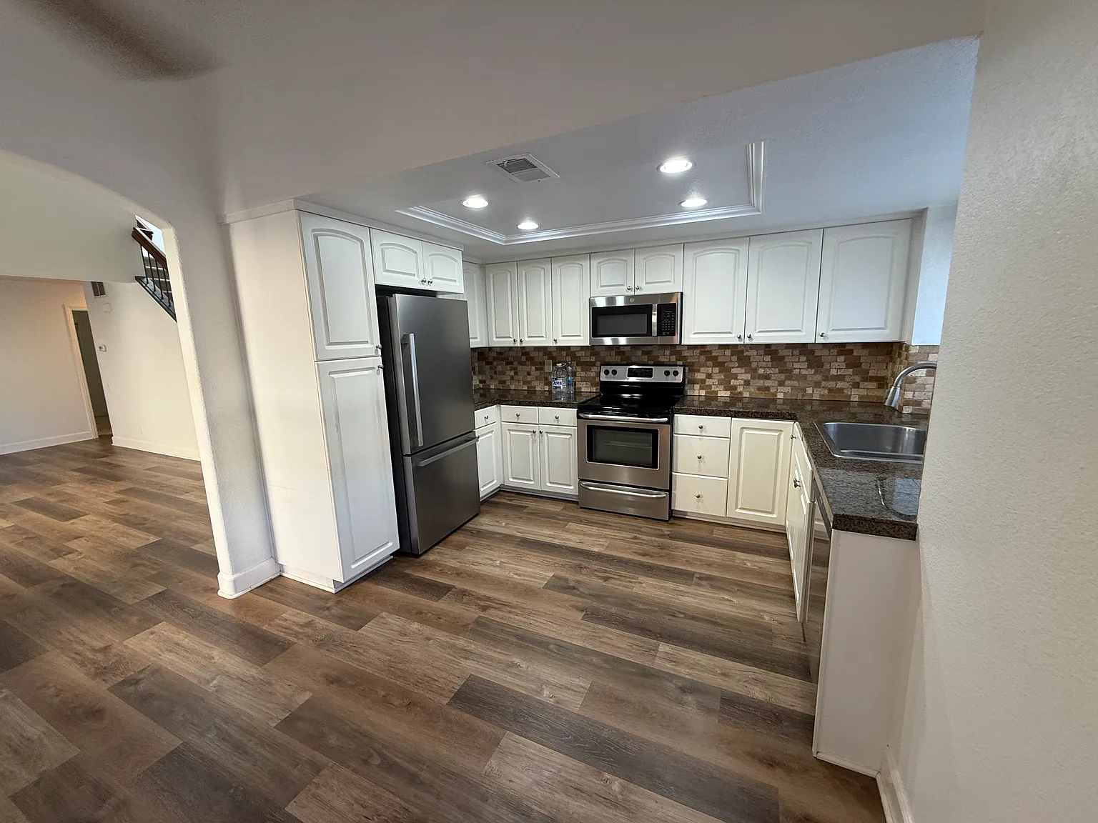 3 bed, 1364 sqft, $3,550 — Photo 3