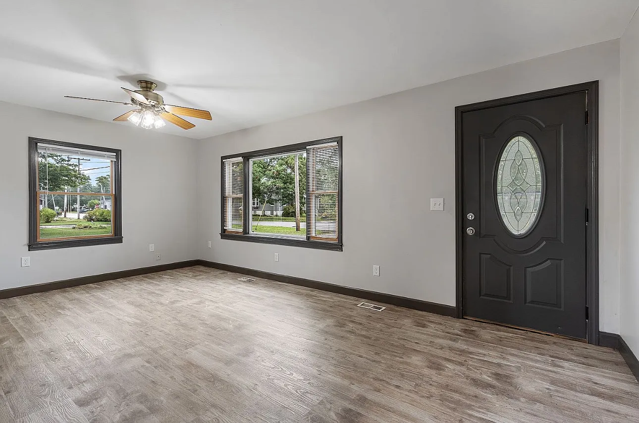 3 bed, 1104 sqft, $2,100 — Photo 4