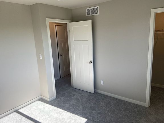 5th image of 2909 3rd Ave SW