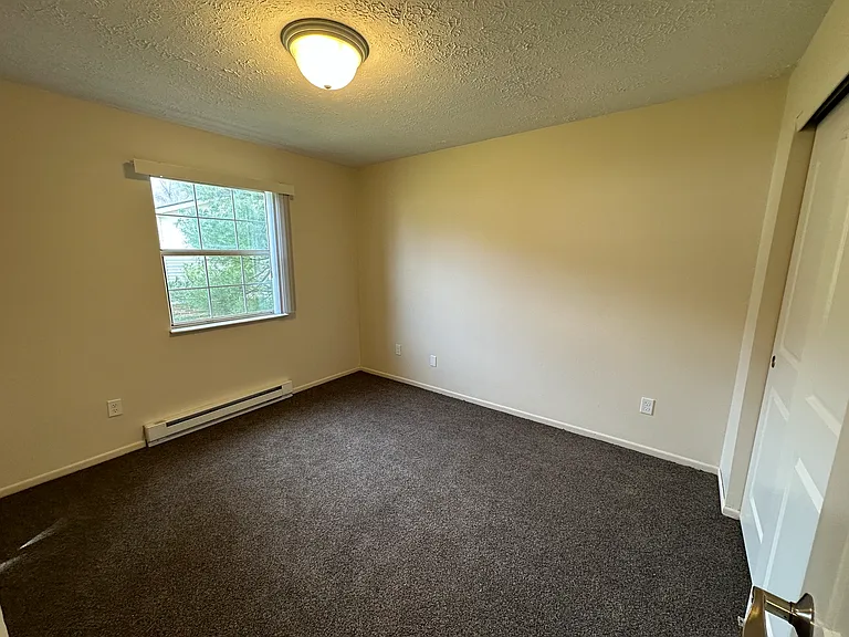 Pleasant Valley Apartments — Photo 20