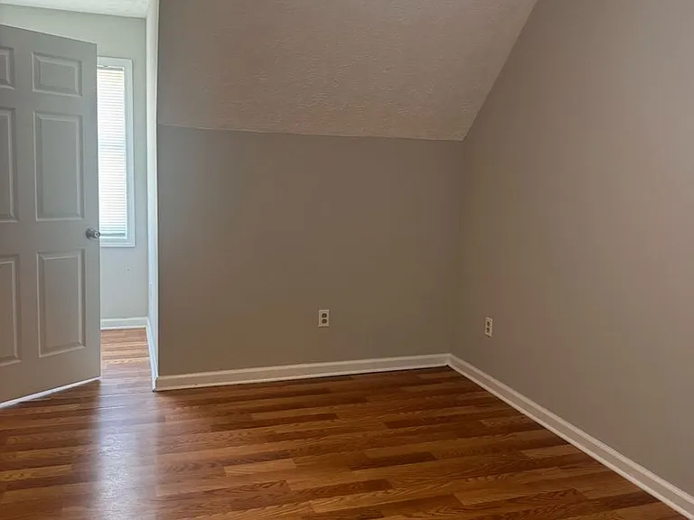 Valley View Apartments — Photo 61